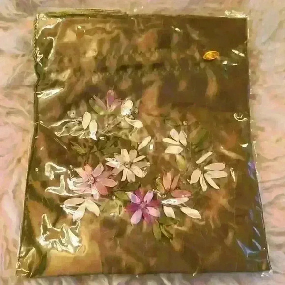 Silk olive color bag with drawstring - Picture 1 of 2